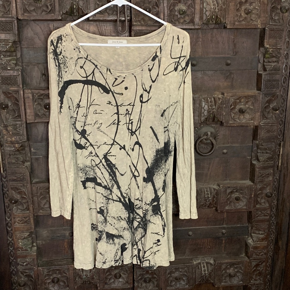 Jess & Jane Artsy Long Sleeve Graphic Tee
